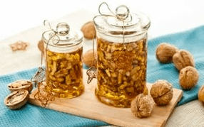 Honig und Walnüsse